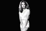 Claudine Auger in studio
